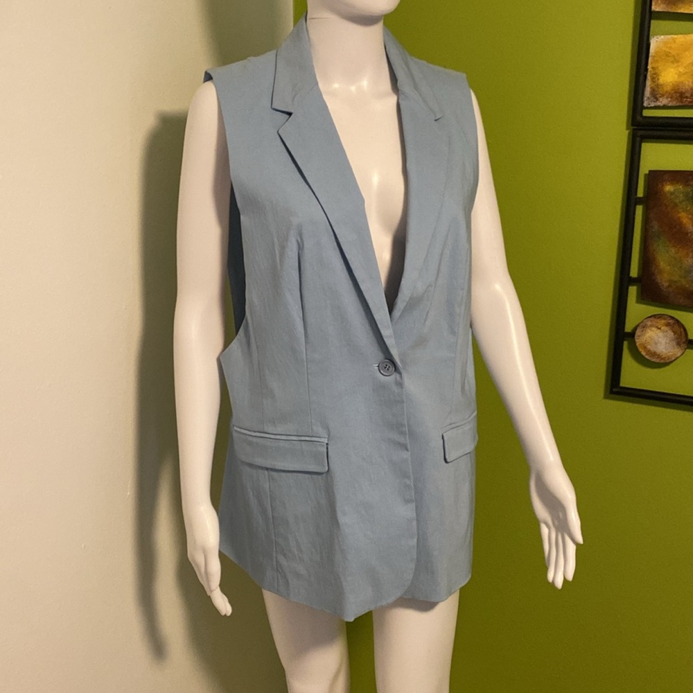 New insight light blue classic single breasted vest. Size 12